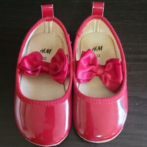 H&M Kids Glossy Red Dress Shoes with Bow
